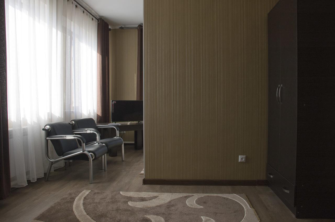 Hotel Akmaral Karakol Esterno foto
