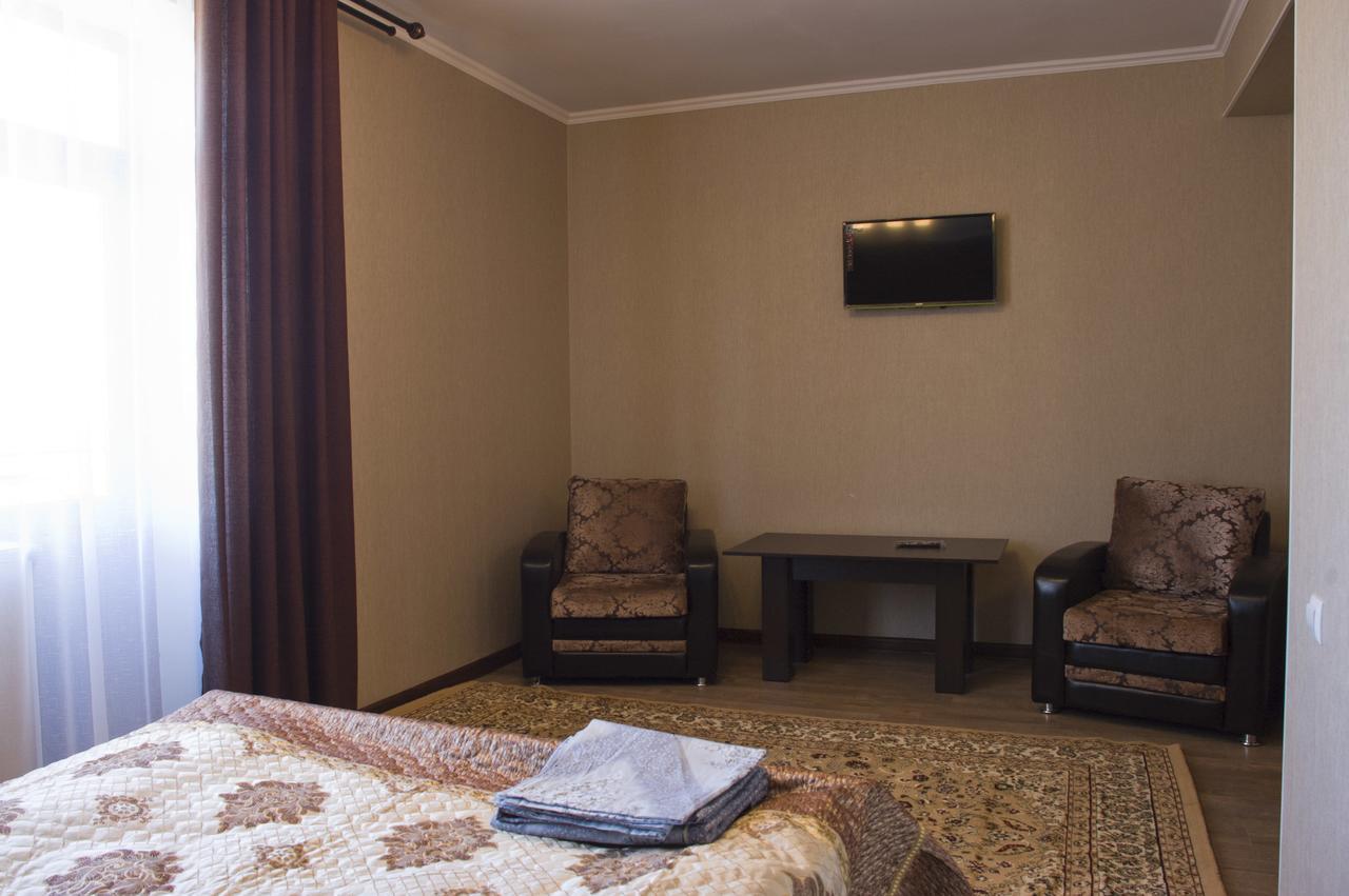 Hotel Akmaral Karakol Esterno foto