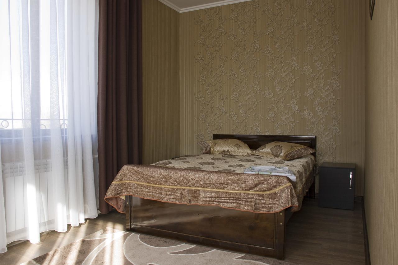 Hotel Akmaral Karakol Esterno foto