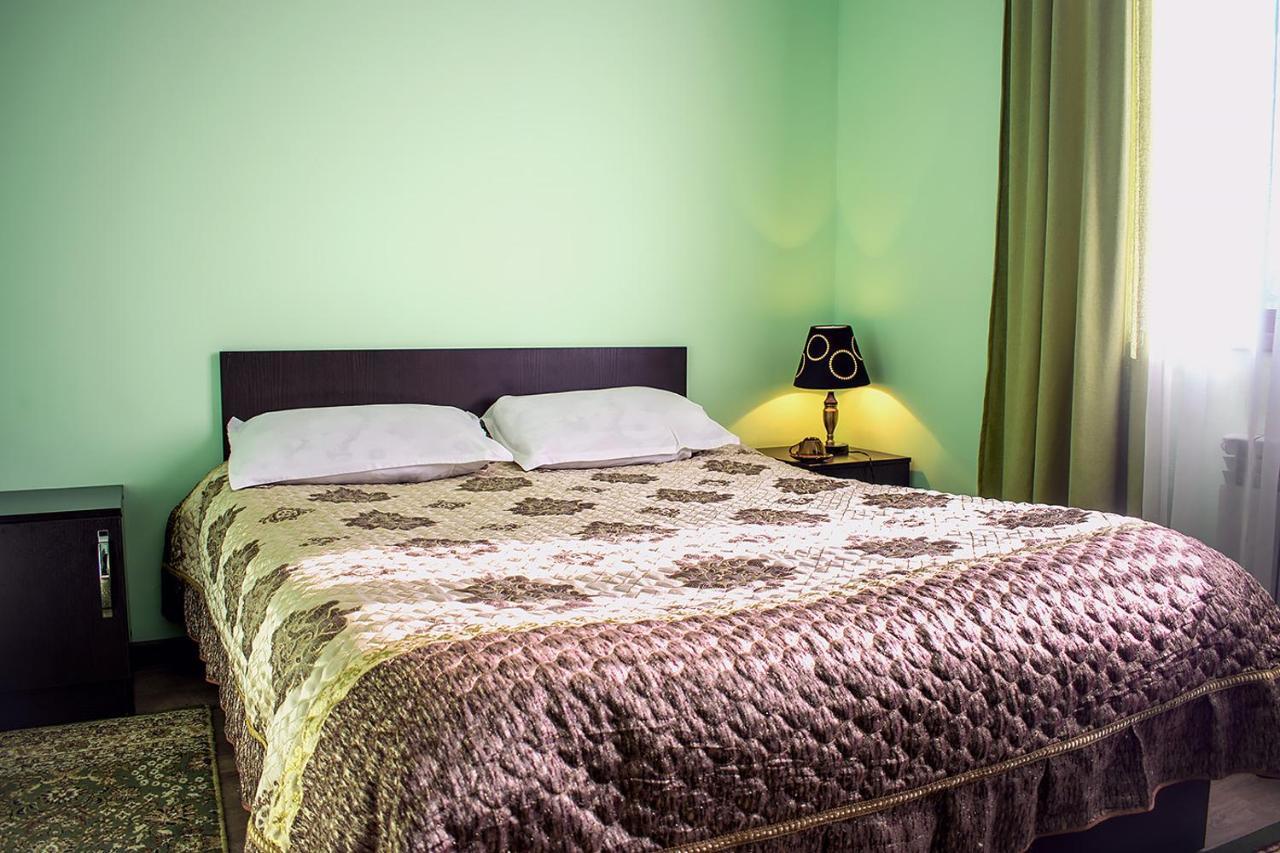 Hotel Akmaral Karakol Esterno foto